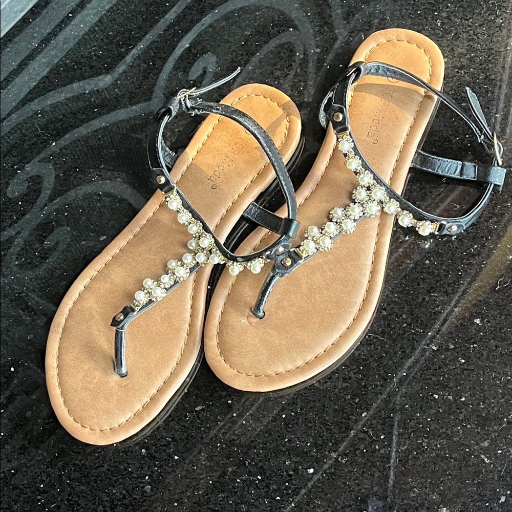 Elegant Black Sandals with Faux Pearl Embellishments